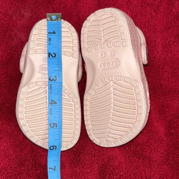 CROCS Kids Sparkly Pink Clogs with Fun Charms - Picture 3 of 9